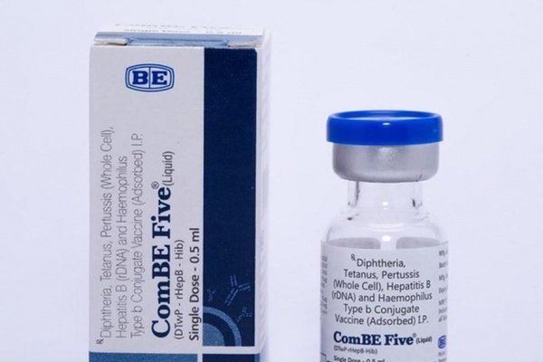 Bộ Y tế khẳng định không có chuyện dừng tiêm vắc xin ComBE Five