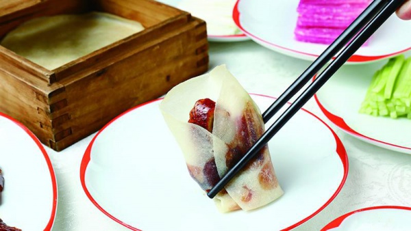 Cách ăn vịt quay Bắc Kinh chuẩn phong cách hoàng gia