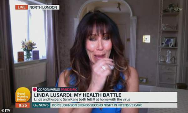 Người mẫu Linda Lusardi khóc khi nghĩ sắp chết vì Covid-19