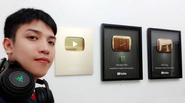 Tuyên bố giải nghệ chưa lâu, YouTuber bị "ném đá nhiều nhất Việt Nam" khoe "biệt phủ" hoàng gia