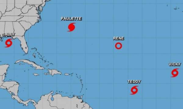 5 cơn bão và áp thấp cùng xuất hiện trên Đại Tây Dương