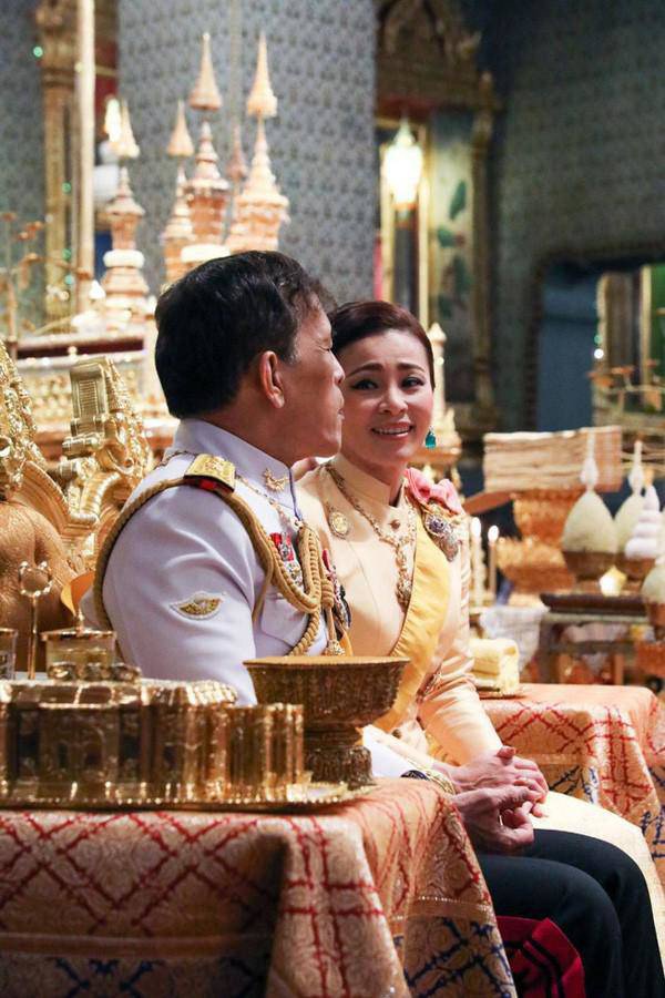 Ngoài quyền lực, Hoàng hậu Thái Lan còn là người phụ nữ được Vua yêu nhất qua chi tiết này