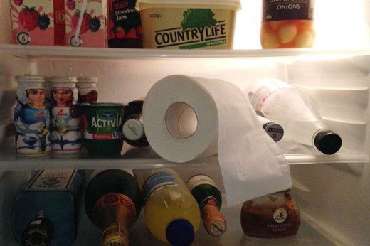 Quên cuộn giấy vệ sinh trong tủ lạnh, ai ngờ xảy ra điều này khiến chị em làm theo ngay