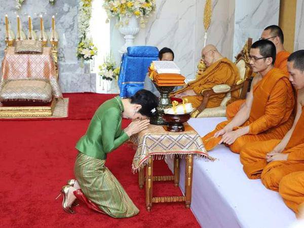 Dân mạng lại phát sốt trước loạt ảnh ghi điểm tuyệt đối của Hoàng quý phi Thái Lan