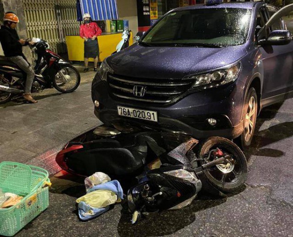Vụ xe máy chở bà bầu đi sinh bị ôtô kéo lê: Nữ tài xế gây tai nạn là ai?