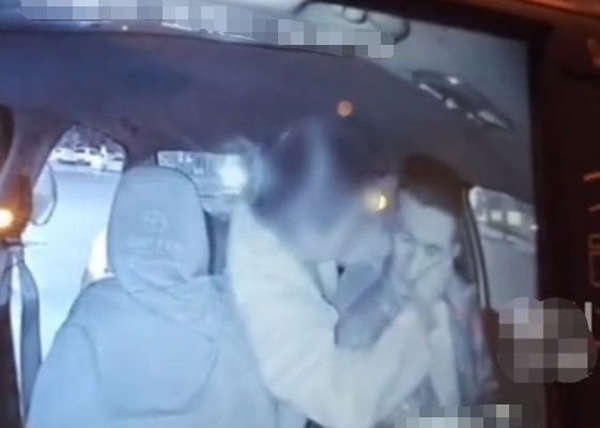 "Vứt bỏ liêm sỉ" cưỡng hôn nam tài xế taxi, nữ hành khách còn có hành động gây tranh cãi
