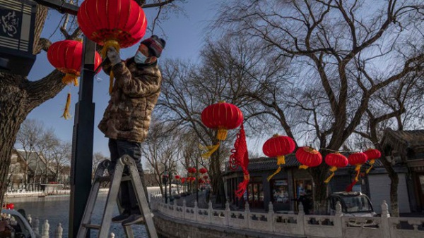 Không khí Tết Nguyên đán gõ cửa châu Á, người dân khắp nơi chuẩn bị đón năm mới khác biệt