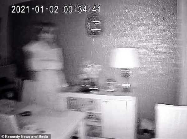 Kiểm tra camera lúc 3h sáng, cặp vợ chồng hốt hoảng phát hiện bóng dáng "cô dâu ma"