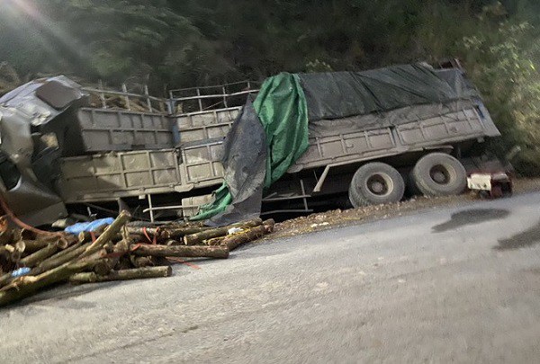 Tai nạn thảm khốc ở Thanh Hóa khiến 7 người ngồi trên cabin tử vong