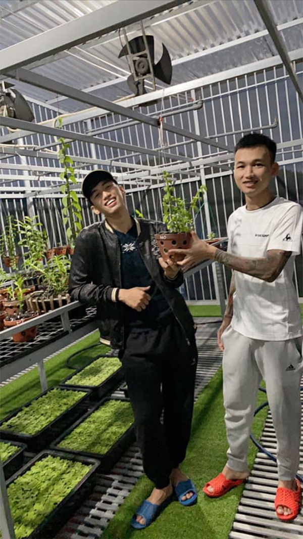 Nghệ nhân Nguyễn Tùng Huy và những chia sẻ về cách chăm sóc lan giống