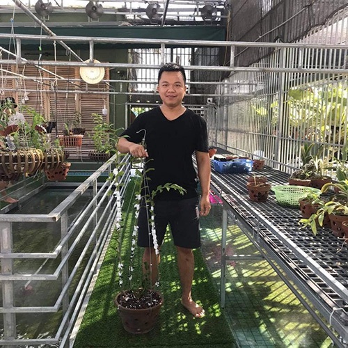 Nghệ nhân Nguyễn Đức Đại chia sẻ cách chăm sóc hoa lan một cách chi tiết
