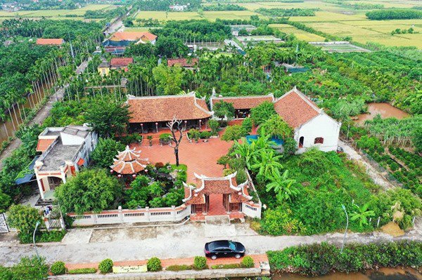 "Biệt phủ" 1.700m2 toàn gỗ quý và dàn cây cảnh tiền tỷ ở Nam Định