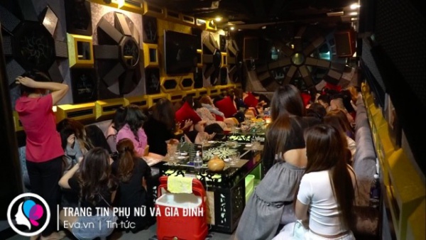 TP. HCM: Kiểm tra karaoke trong nhà hàng, phát hiện khách Trung Quốc chưa tuân thủ tự cách ly