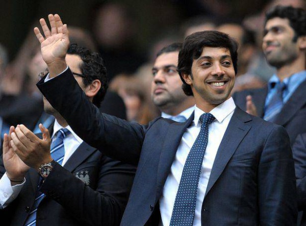 Khối tài sản khổng lồ của hoàng tử UAE siêu giàu đổ tiền tấn vào bóng đá