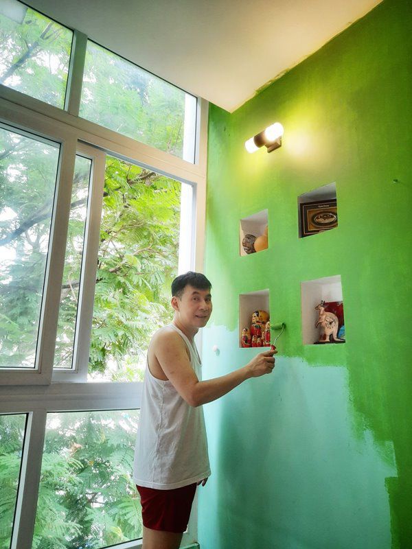 Ca sĩ Đoan Trường ở nhà trị giá 2.000 cây vàng, ăn cơm 30 nghìn đồng, tự tay sơn tường