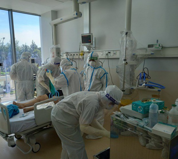 Bộ Y tế: “Không để bệnh nhân thiếu máy thở, nhân viên y tế thiếu bảo hộ chống dịch”