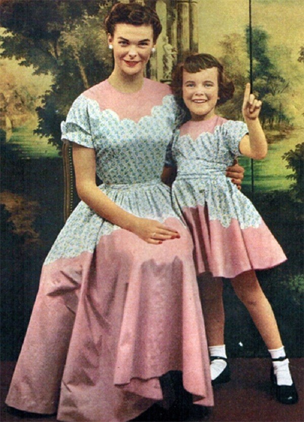 Trào lưu mặc đồ đôi cùng con đã có từ xưa, đẹp đến độ mẹ bỉm hiện đại bái phục
