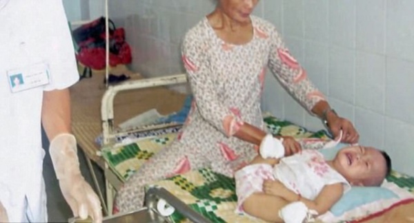 Bé gái gốc Việt bị bố mẹ nổ bom mất 2 chân, 18 năm sau thành VĐV đầy nghị lực