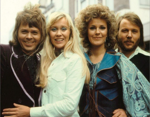 Nhóm nhạc nữ 7X Việt cover bản hit huyền thoại của ABBA