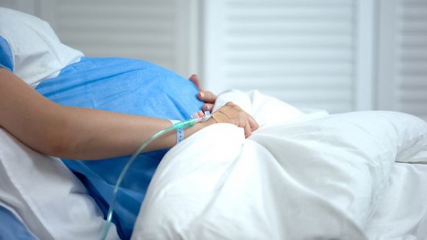 Đình chỉ thai 7 tháng vẫn thấy đau bụng, người phụ nữ tá hỏa khi tới bệnh viện kiểm tra