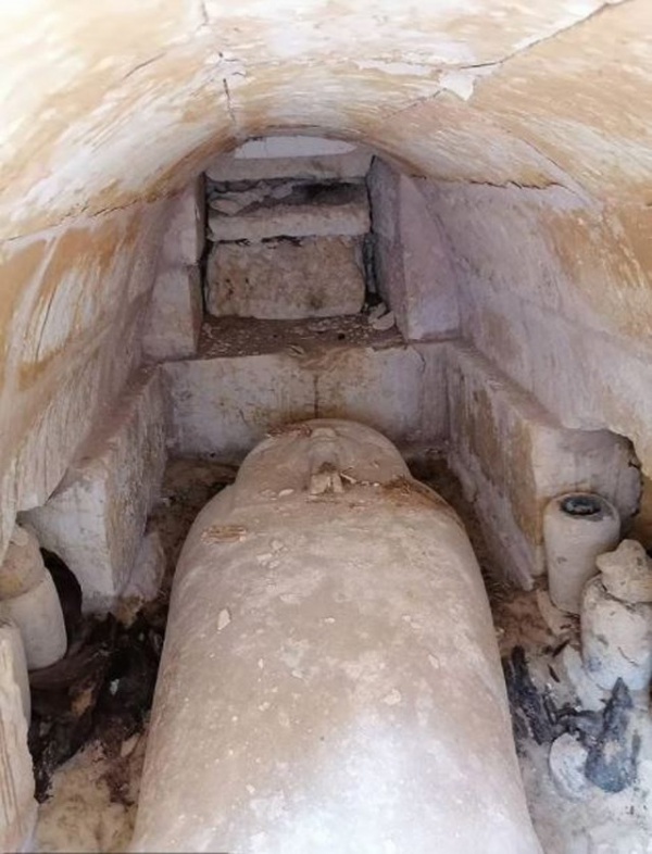 Mở miệng bộ hài cốt đôi nam nữ 2.500 năm, phát hiện thứ khiến kẻ trộm mộ khiếp sợ