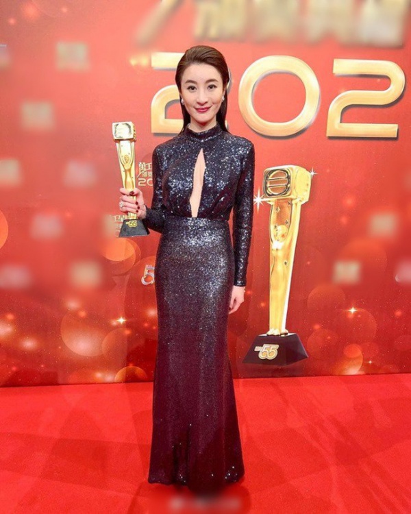 Thị hậu TVB đang bị "ném đá": Là "điên nữ" ép chồng tỷ phú xem cảnh nóng mình đóng