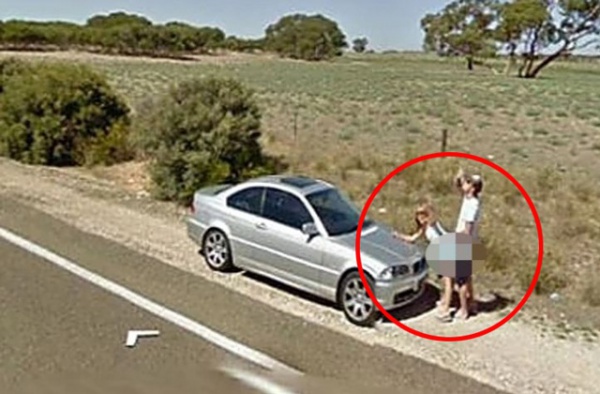 Cặp đôi làm "chuyện ấy" trên đường giữa ban ngày, bị camera Google chụp lại vẫn vui vẻ như không