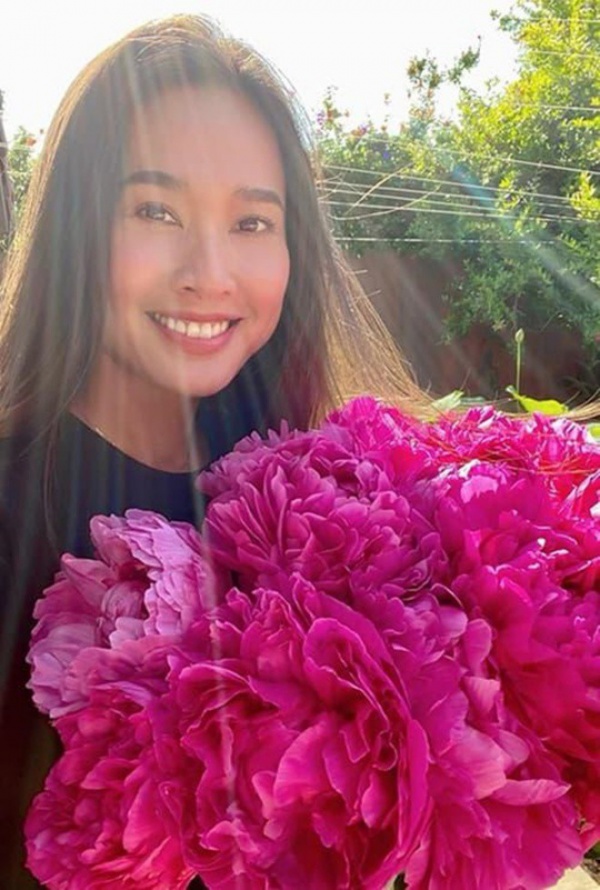 Khu vườn bạc tỷ của hoa hậu Việt ở trời Tây: Trồng cho đỡ nhớ quê, quả ăn không hết