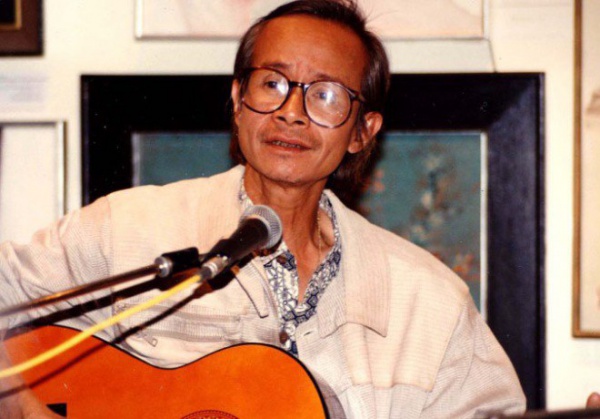 Khánh Ly ngoài đời chưa từng "đút sữa chua" cho Trịnh Công Sơn hay nói ông "thó" bài hát như trên phim