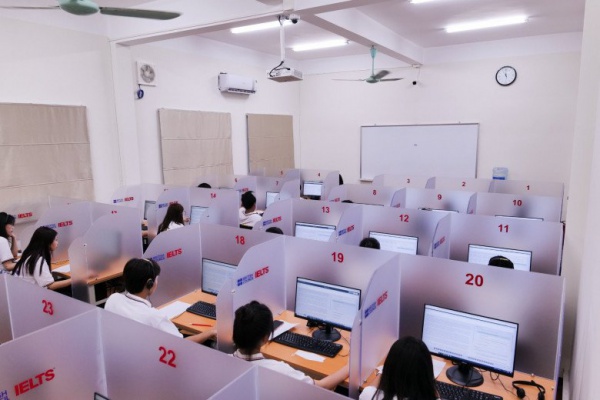 Đón đầu xu hướng chuyển đổi số trong khảo thí, tại Hà Nội đã có 3 điểm thi IELTS trên máy tính