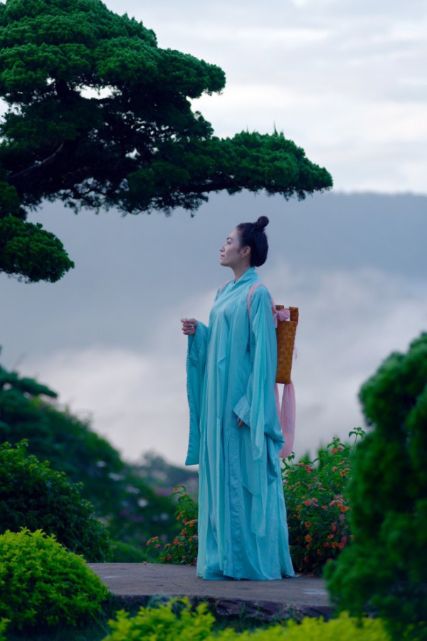 Tinna Tình thanh thoát trong MV nhạc Phật mang đậm ý nghĩa cuộc sống