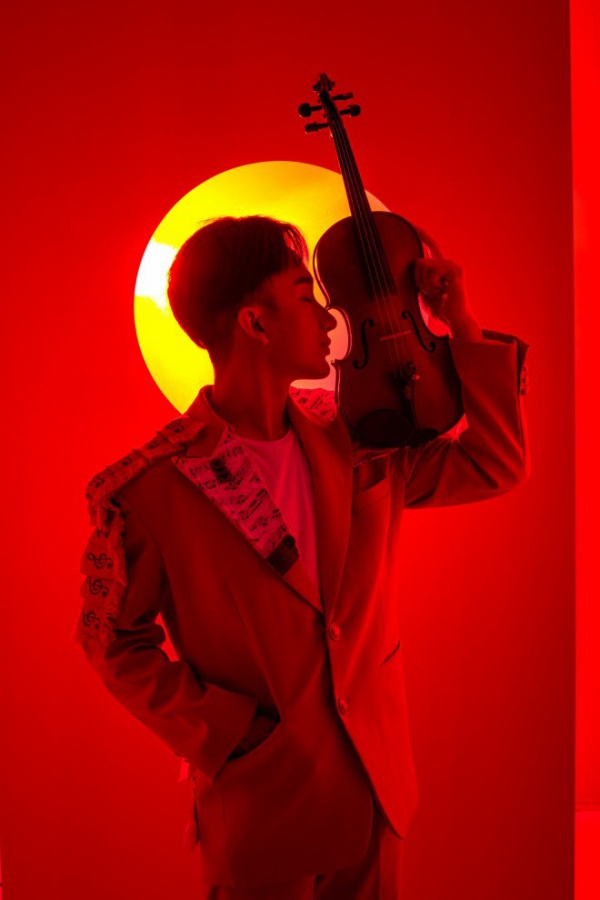 Album "Mùa hè vĩnh cửu": Bữa tiệc phù hoa của nghệ sĩ violin Hoàng Rob