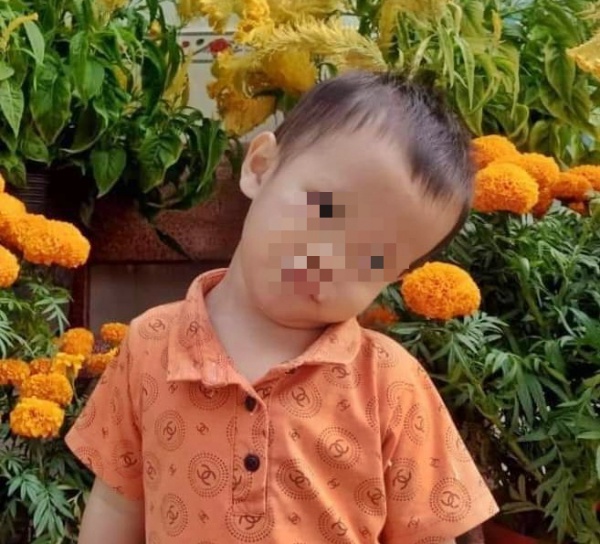 Bé trai 3 tuổi mất tích khó hiểu trước khu trọ, mẹ khóc cạn nước mắt tìm kiếm