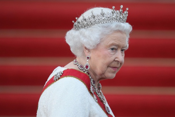 Cô gái 19 tuổi tiên tri chính xác cái chết của Nữ hoàng Anh, dự đoán những gì trong năm 2022?